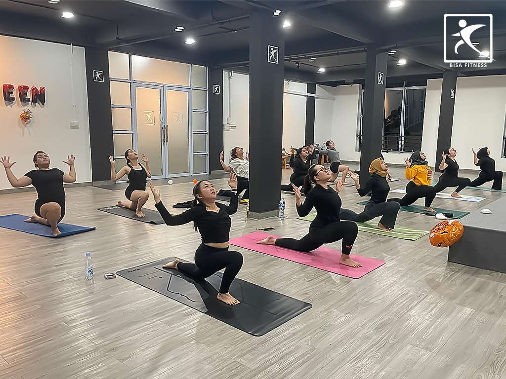 Class yoga in Bisa Fitness Batam Center.