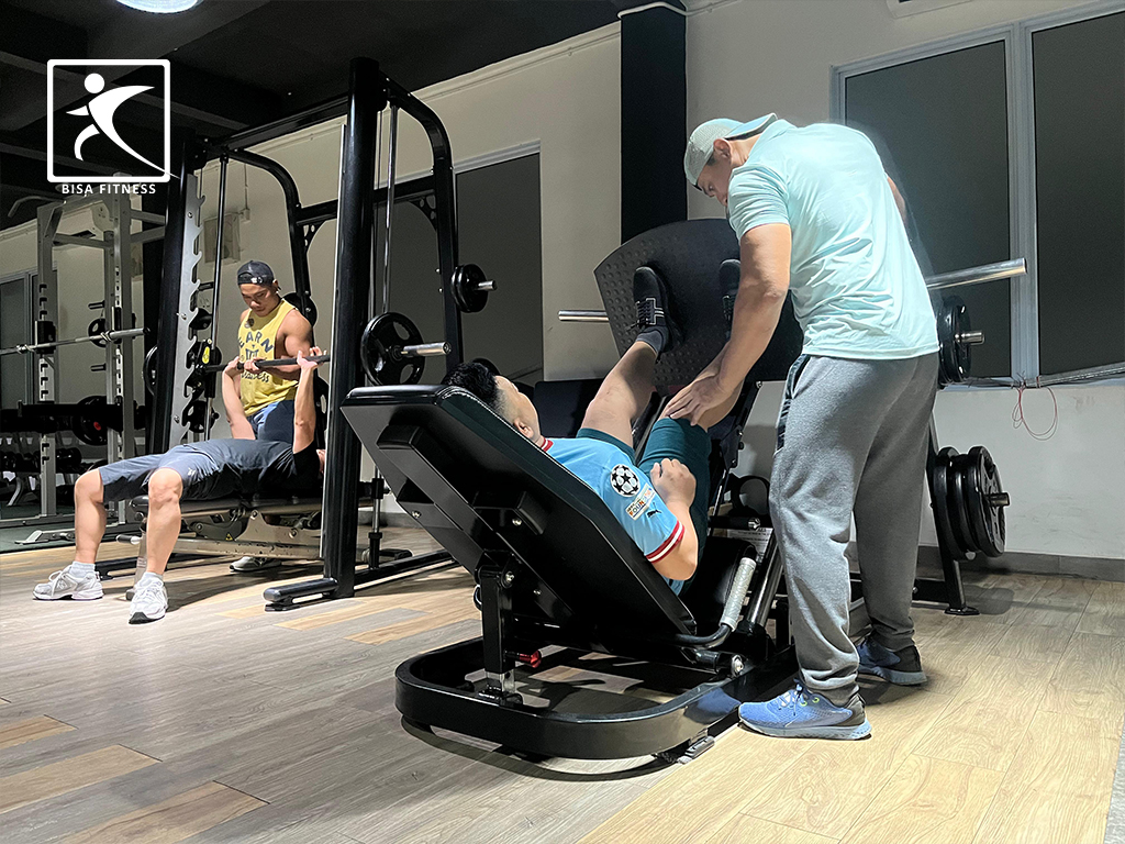 Perlukah Menggunakan Personal Trainer Saat Nge-Gym?